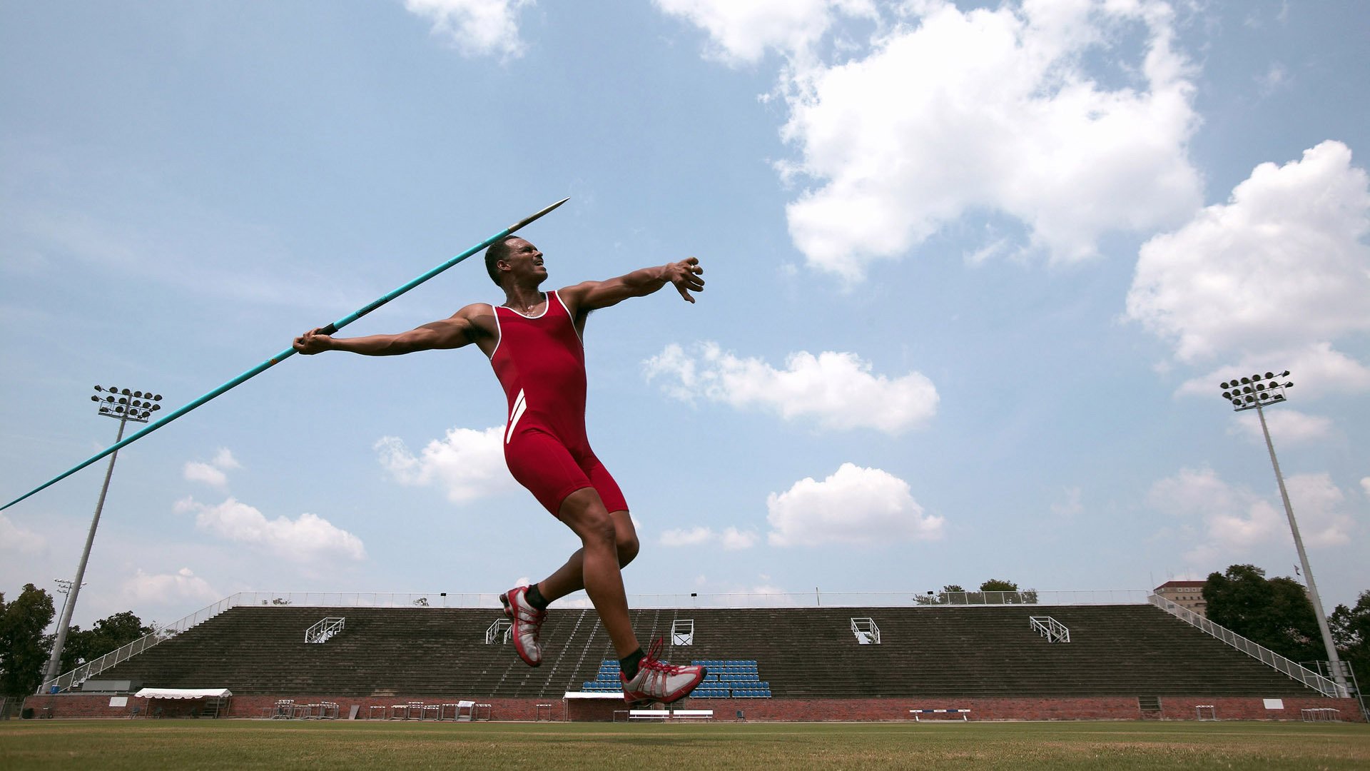 C罗在沙特联赛的第一个进球，继续刷新纪录，c罗进球特写